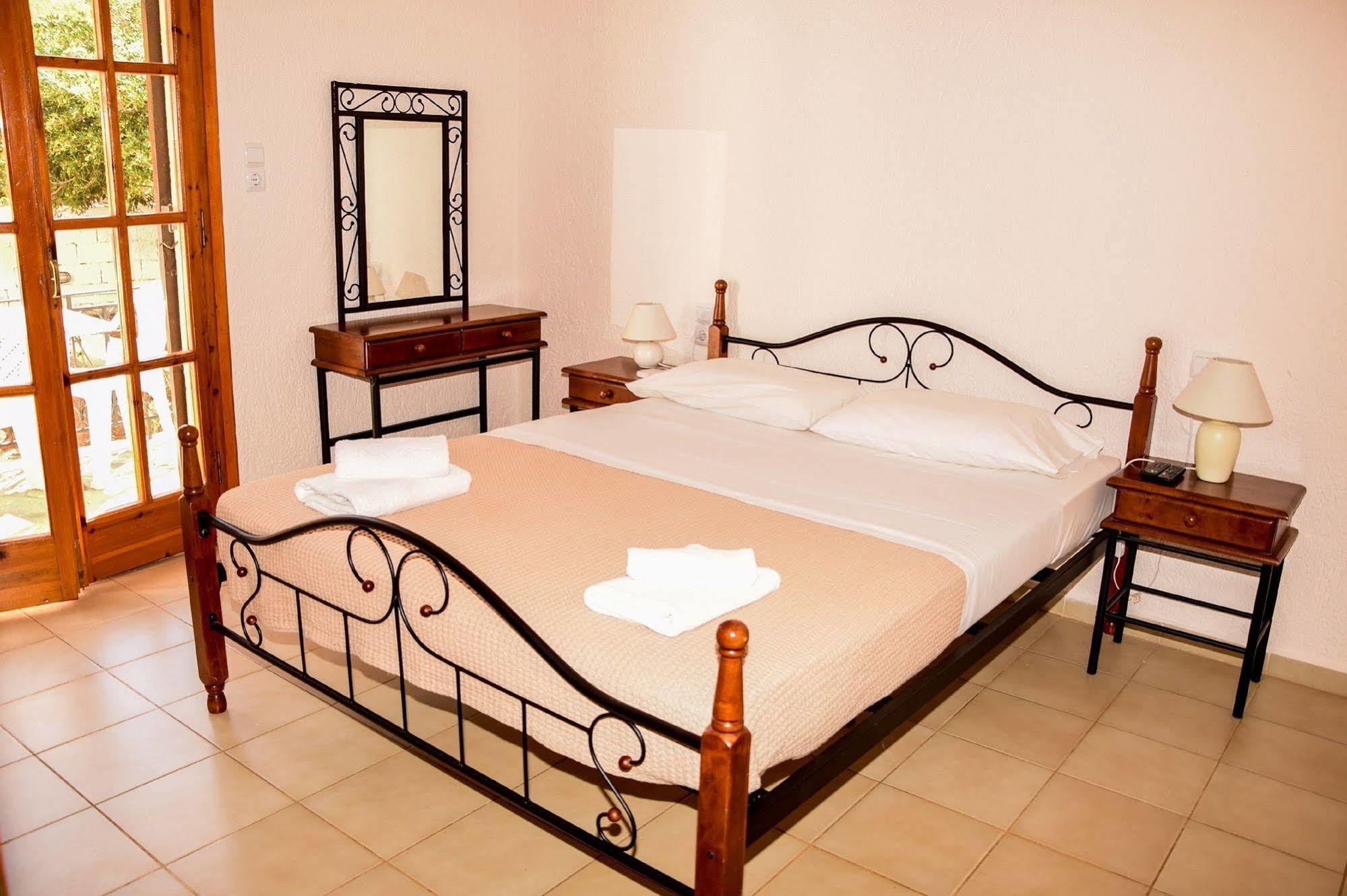 Athina Villas เอลุนดา ภายนอก รูปภาพ